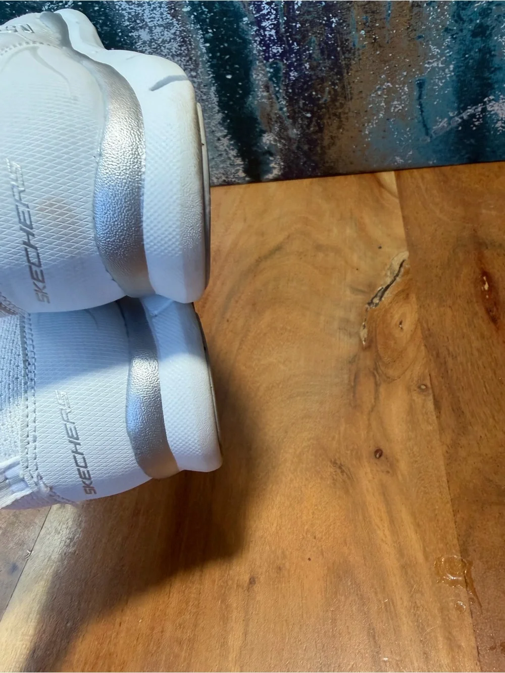 Skechers Clean Girl Gratis Snazzy Wit Slip-On Sneakers White/Silver 6 VGUC